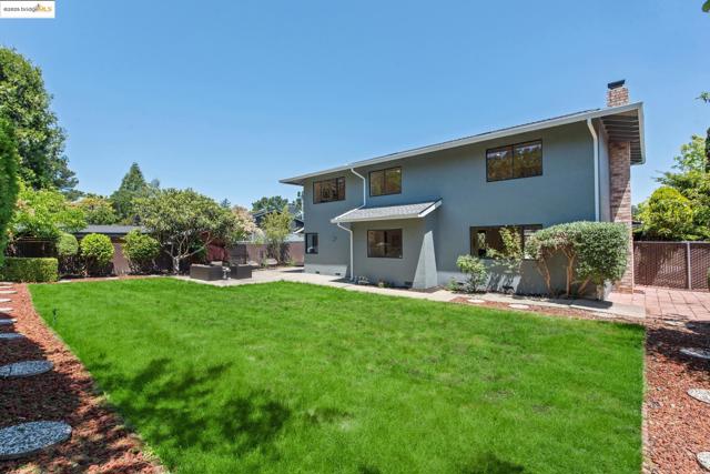 13185 Clairepointe Way, Oakland CA: https://media.crmls.org/mediaz/3b03d17c-fb9c-4efe-956a-06278d79e972.jpg