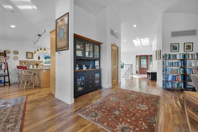 4667 Luneta View Rd, Julian CA: https://media.crmls.org/mediaz/3b042667-8bc3-4848-8331-8d594547a96e.jpg