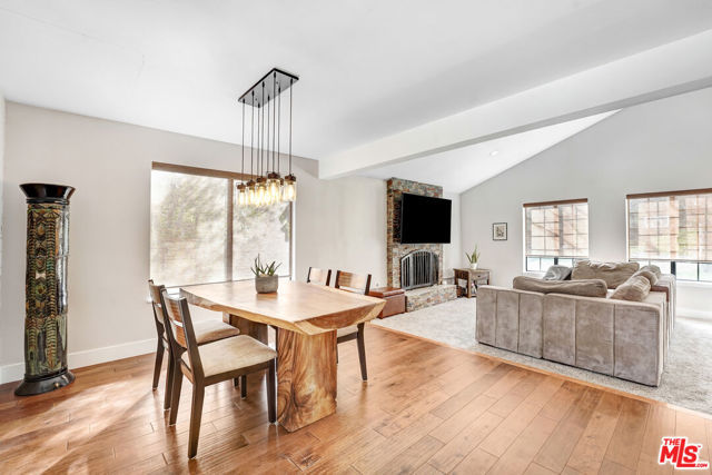 4911 Calle Robleda, Agoura Hills CA: https://media.crmls.org/mediaz/3b04d638-7437-4c32-b535-45228d7750d5.jpg