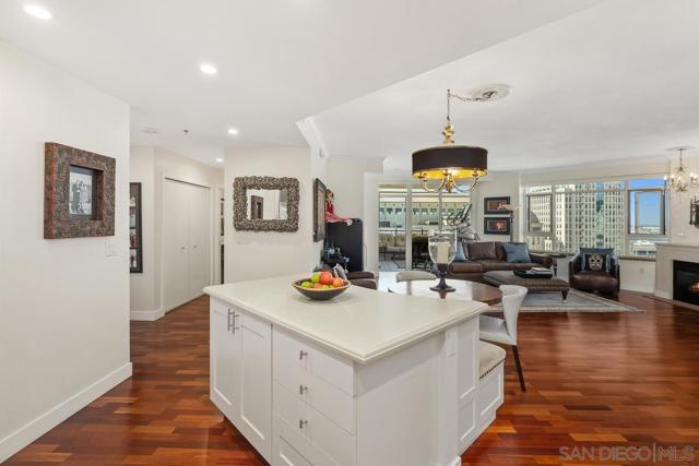 700 W Harbor Dr, San Diego CA: https://media.crmls.org/mediaz/3b04f60e-b7d3-4bb4-9ea4-1595a8175153.jpg