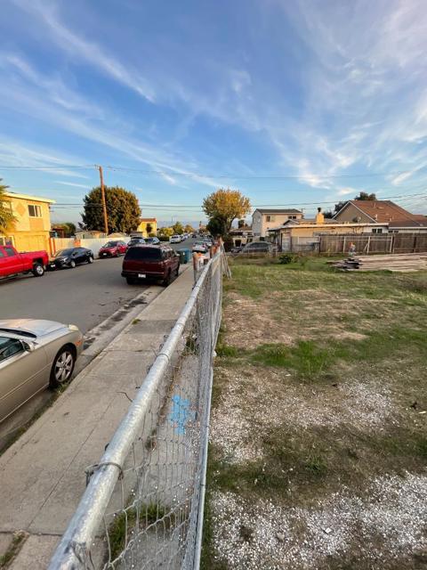 1100 Norton Street, San Mateo CA: https://media.crmls.org/mediaz/3b0536c7-ea5e-49e2-91c9-552fe4f5b79d.jpg