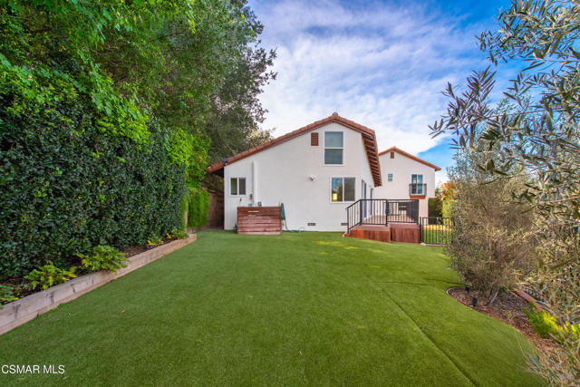 5076 Escobedo Drive, Woodland Hills CA: https://media.crmls.org/mediaz/3b0559bb-9f54-4871-a13e-0db544a0c927.jpg