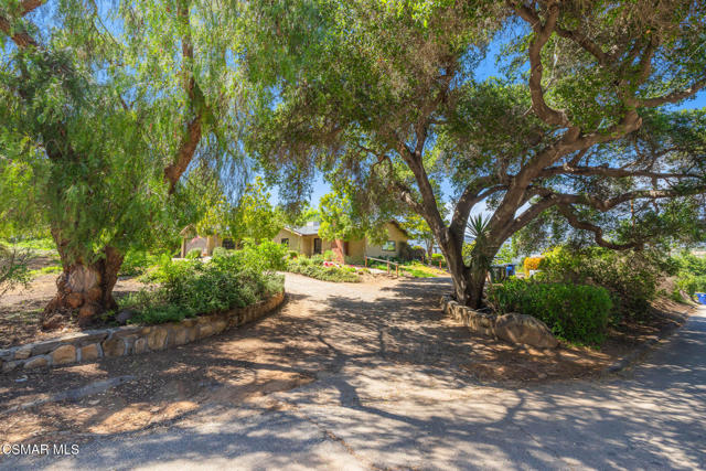 1585 Loma Drive, Ojai CA: https://media.crmls.org/mediaz/3b05a41d-8e37-4570-8014-f0b371d3d78b.jpg