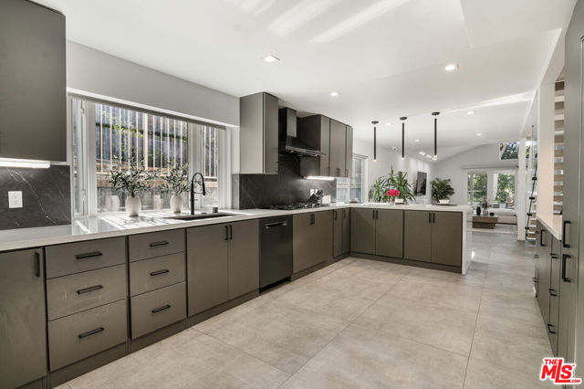 3585 Alana Drive, Sherman Oaks CA: https://media.crmls.org/mediaz/3b05e8b2-e433-45fa-9ed0-7f1ea7a89736.jpg