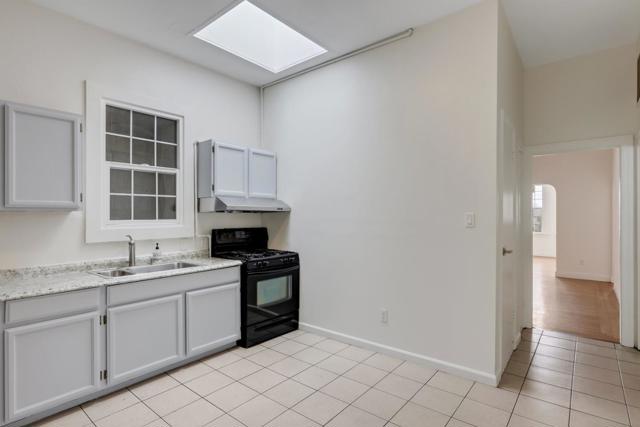 213 7th Street, Oakland CA: https://media.crmls.org/mediaz/3b061234-9c05-4651-8a3c-acb71454e2b9.jpg