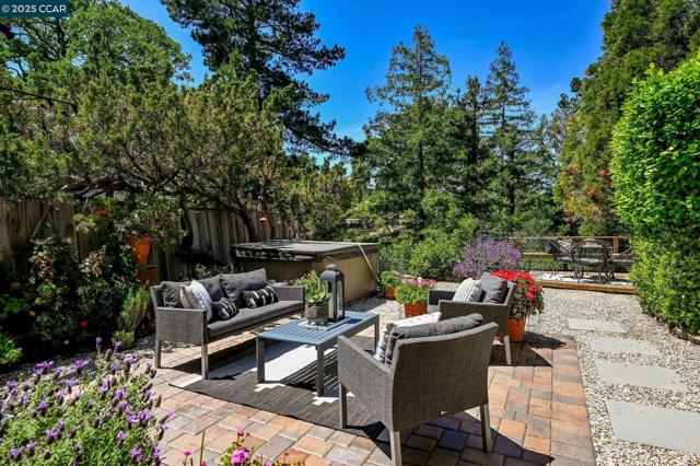 241 Lombardi Cir, Walnut Creek CA: https://media.crmls.org/mediaz/3b061a8c-6b9a-446d-8247-a7931df4c4cc.jpg