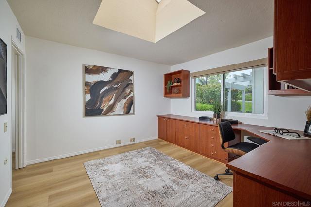 2162 Caminito Circulo Sur, La Jolla CA: https://media.crmls.org/mediaz/3b062ee2-66cb-4c5d-b8f3-7a64691803c6.jpg