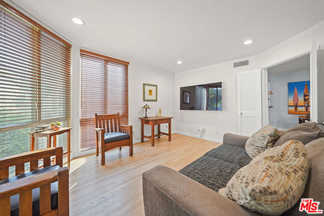 8530 Holloway Drive, West Hollywood CA: https://media.crmls.org/mediaz/3b06bb6f-6036-452b-a792-78bc8b8e11ce.jpg