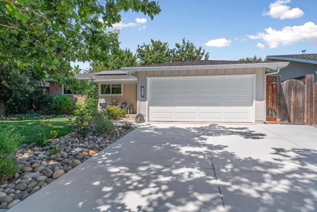 207 Thomas Drive, Los Gatos CA: https://media.crmls.org/mediaz/3b06f6f6-d9a2-4d5d-a5ba-633c9fc79ae4.jpg