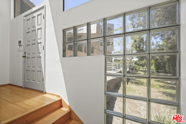 28828 Selfridge Dr, Malibu CA: https://media.crmls.org/mediaz/3b079703-5715-46b3-b6e9-7af57c203f74.jpg