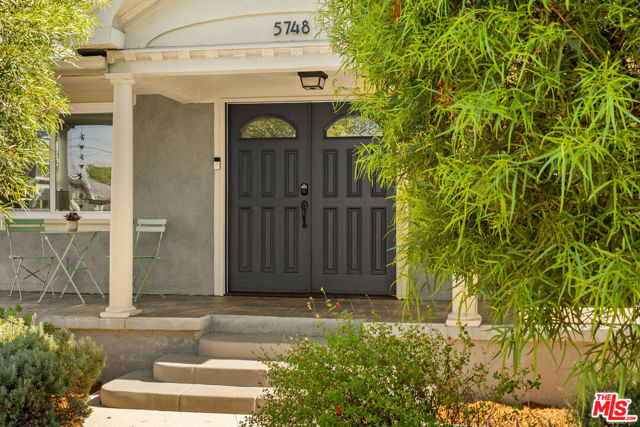 5748 7th Avenue, Los Angeles CA: https://media.crmls.org/mediaz/3b07c0a1-ecb5-426e-9e6f-1b0d0dd68c9b.jpg