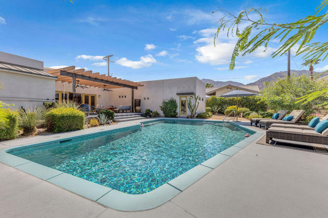 53945 Eisenhower Drive, La Quinta CA: https://media.crmls.org/mediaz/3b07d2cd-522c-4f4c-aa1a-f0f6ef44da01.jpg