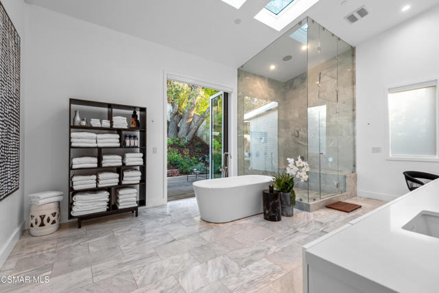 2443 Stafford Road, Westlake Village CA: https://media.crmls.org/mediaz/3b080114-6cd1-4689-a1d9-90605187ac5b.jpg