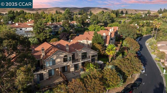 3051 Tahoe Pl, San Ramon CA: https://media.crmls.org/mediaz/3b0946e8-248b-452b-a042-5370284c38e3.jpg