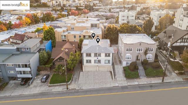 539 Mandana, Oakland CA: https://media.crmls.org/mediaz/3b098ad3-d5cf-48ca-b31b-7e3e505a48e9.jpg