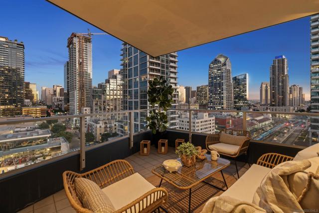 1325 Pacific Hwy, San Diego CA: https://media.crmls.org/mediaz/3b09df24-0fed-4d83-be0f-bc0c706ba4d9.jpg