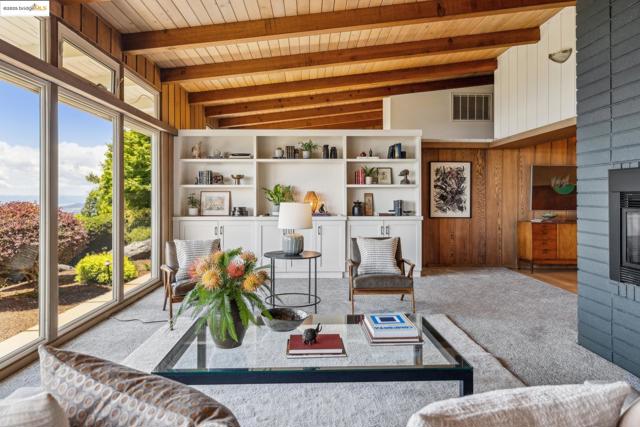 1 Garden Dr, Kensington CA: https://media.crmls.org/mediaz/3b0ac748-aa67-497e-a5f0-f1d7de7cb090.jpg