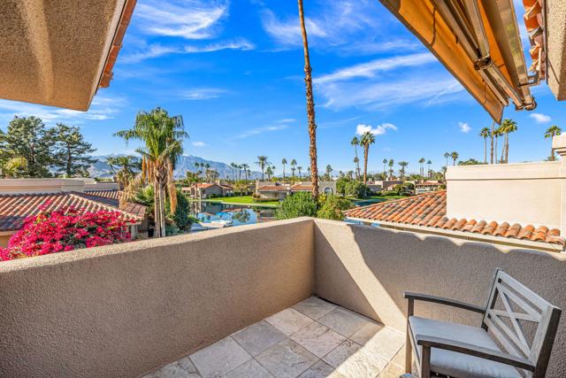 210 Desert Lakes Drive, Rancho Mirage CA: https://media.crmls.org/mediaz/3b0b02ea-a3d9-4405-a465-fb751efd3101.jpg