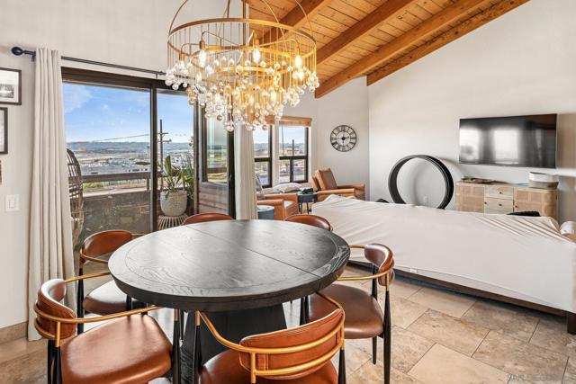 3460 Columbia St, San Diego CA: https://media.crmls.org/mediaz/3b0b0d5a-b3cb-49d1-879e-d684d4d477e7.jpg