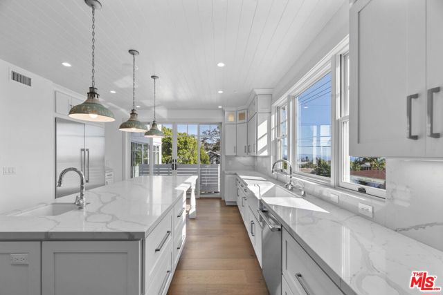 566 Ida Street photo 8