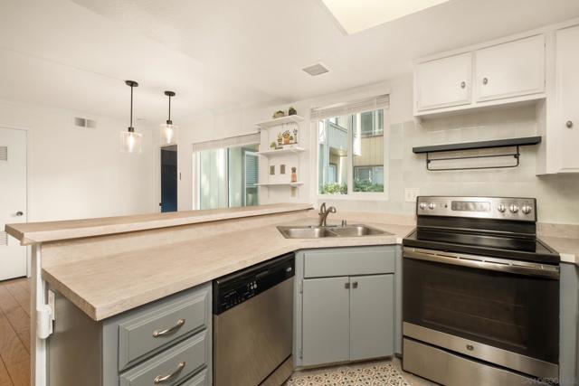 6544 College Grove Dr, San Diego CA: https://media.crmls.org/mediaz/3b0b2cb4-4277-4452-aa7c-1160f1008783.jpg