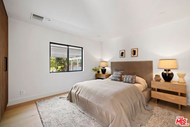 2716 Laurel Pass / Bypass, Los Angeles CA: https://media.crmls.org/mediaz/3b0da5a4-bd0f-4ad6-a6b9-9e5941da1c21.jpg
