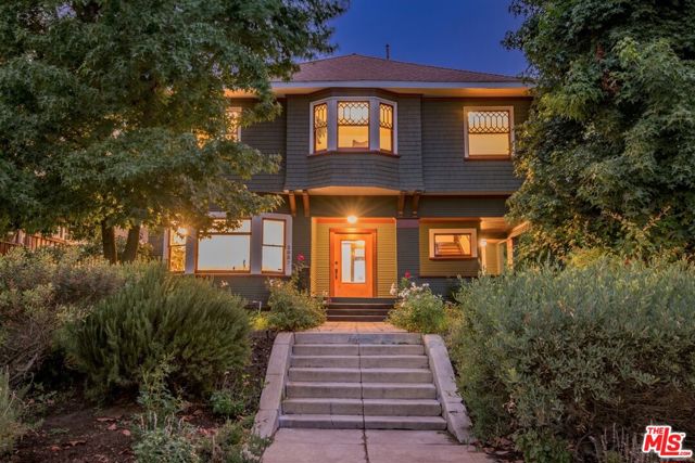 2057 S Oxford Avenue, Los Angeles CA: https://media.crmls.org/mediaz/3b0e9349-9286-4d67-8370-6255c6daaf53.jpg