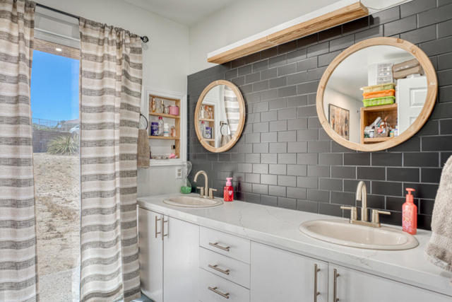 8588 Taft Court, Yucca Valley CA: https://media.crmls.org/mediaz/3b0e968a-fcaa-4995-be39-f80b19b2616c.jpg