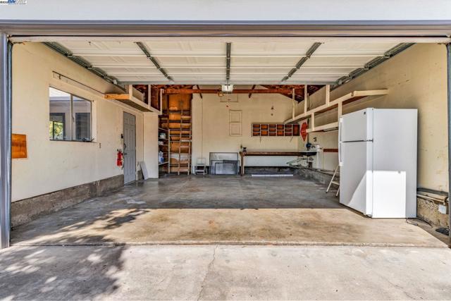 471 Rose St, Livermore CA: https://media.crmls.org/mediaz/3b0ec34b-d3c7-4231-92be-9bc7279a3132.jpg