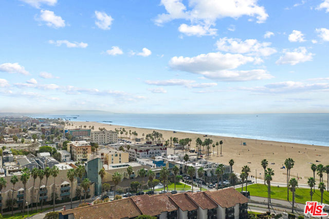 2960 Neilson Way, Santa Monica, California 90405, 2 Bedrooms Bedrooms, ,2 BathroomsBathrooms,Condominium,For Sale,Neilson,24395097