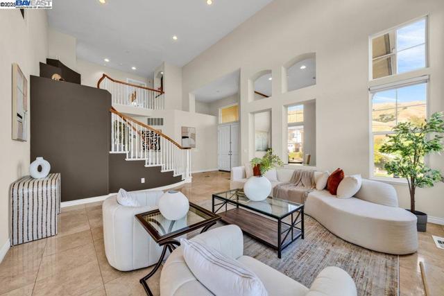 48912 Crown Ridge Cmn, Fremont CA: https://media.crmls.org/mediaz/3b0f821d-23b3-42b8-acd6-24d5c8ada864.jpg