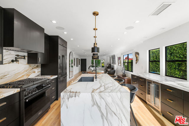 5319 West Boulevard, Los Angeles CA: https://media.crmls.org/mediaz/3b11c104-fce3-448f-9c41-d89313e3c97f.jpg
