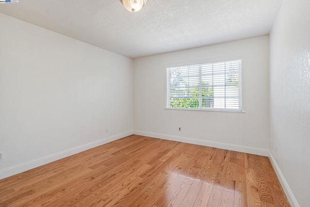 2940 Somerset Ave, Castro Valley CA: https://media.crmls.org/mediaz/3b11dcd5-3618-4445-94bb-95d1024563f5.jpg
