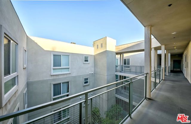 4644 Coldwater Canyon Avenue, Studio City CA: https://media.crmls.org/mediaz/3b127042-130f-4f0f-b074-95a46dc0a964.jpg