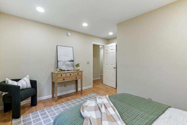 2188 Yorkshire Way, Mountain View CA: https://media.crmls.org/mediaz/3b132877-655e-4a56-b870-ac40fbdf6eaf.jpg
