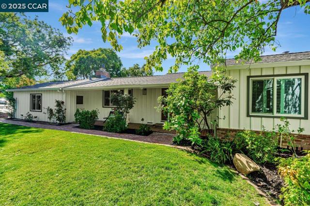 3338 Carlyle Ter, Lafayette CA: https://media.crmls.org/mediaz/3b1384ff-7079-4b44-a213-6c9b3b9716bf.jpg