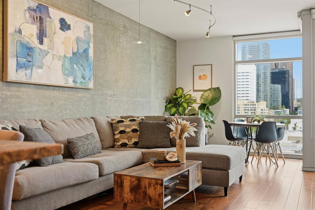 800 The Mark Lane #1002