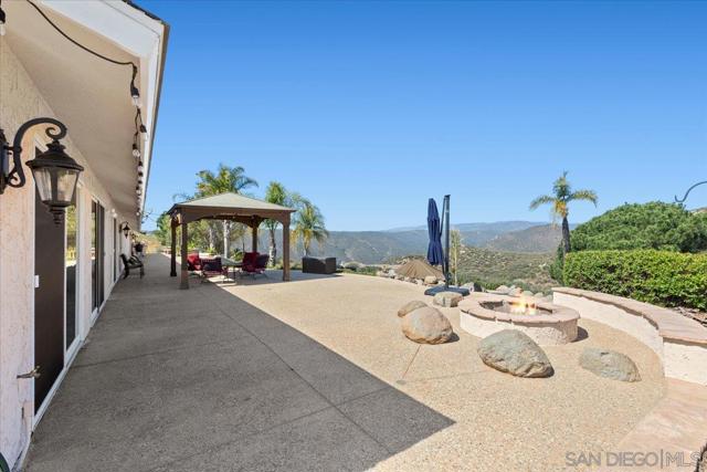 20403 Rancho Villa Rd, Ramona CA: https://media.crmls.org/mediaz/3b1406cf-9596-4479-9579-f860c487da32.jpg