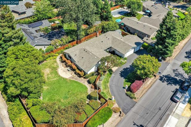 2032 Vanderslice Ave, Walnut Creek CA: https://media.crmls.org/mediaz/3b143145-8361-45ff-8999-8ef6ca7542c8.jpg