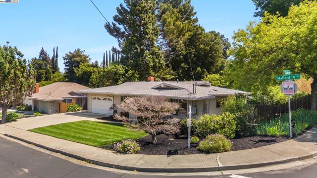 2371 Mallard Dr, Walnut Creek CA: https://media.crmls.org/mediaz/3b149596-91ea-4574-9ade-2041632e10eb.jpg