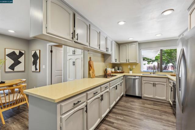 5104 Alhambra Valley Rd, Martinez CA: https://media.crmls.org/mediaz/3b153feb-d718-48cd-aa12-0cd9de0affbf.jpg