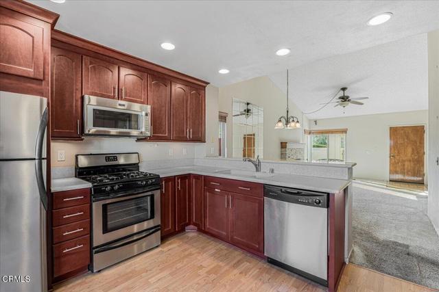 Detail Gallery Image 10 of 31 For 4834 Elderberry Ave, Moorpark,  CA 93021 - 2 Beds | 2 Baths