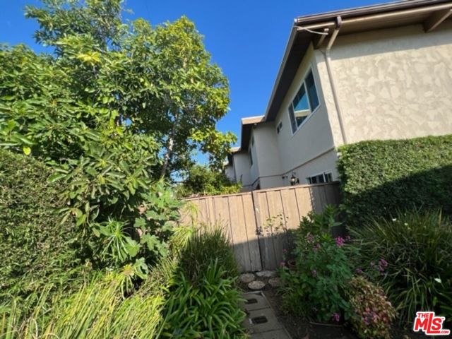 4575 Inglewood Boulevard, Culver City CA: https://media.crmls.org/mediaz/3b15ab6d-8f42-4e27-80c5-ecf20b392ce1.jpg