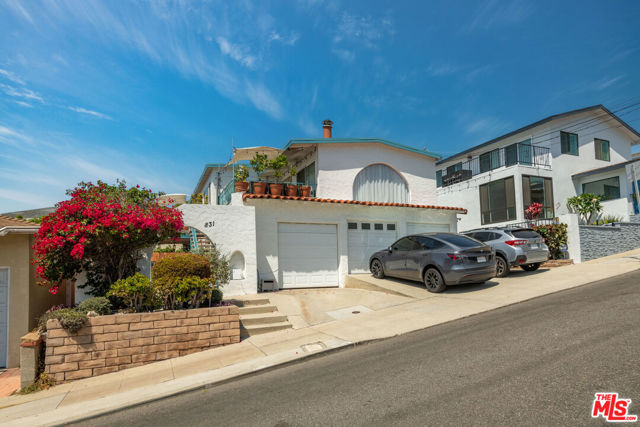 831 13th Street, Hermosa Beach, California 90254, ,Residential Income,Sold,13th,22194461