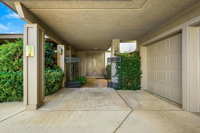 6 Stanford Drive, Rancho Mirage CA: https://media.crmls.org/mediaz/3b15ca12-c8f2-40d3-a8a5-a3a21cd73f0c.jpg
