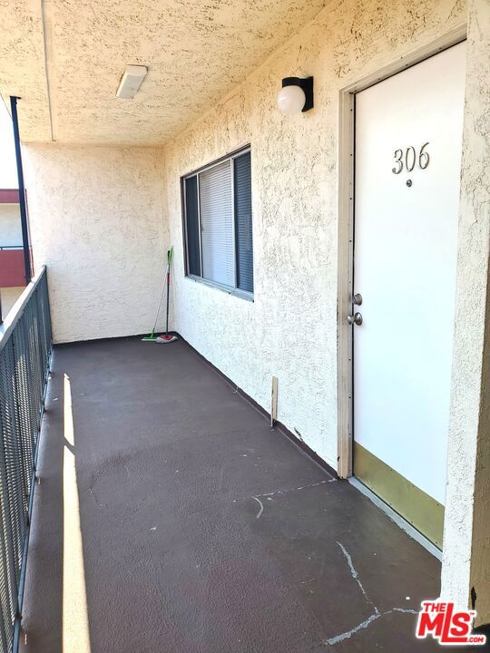 1819 S Gramercy Place, Los Angeles CA: https://media.crmls.org/mediaz/3b1646b8-f213-4551-b174-ac4068bee366.jpg