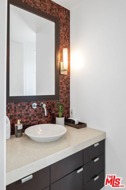 1415 Summitridge Drive, Beverly Hills CA: https://media.crmls.org/mediaz/3b177395-b007-4429-8902-f7e394f1001b.jpg