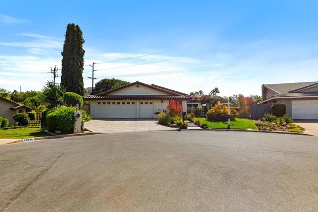 13837 Tam O Shanter Court, Poway CA: https://media.crmls.org/mediaz/3b177dbb-416c-4a1a-a9bf-17c6d859e95d.jpg