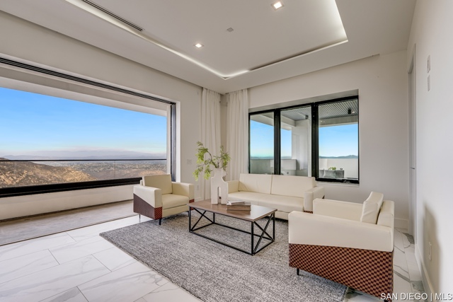 18386 Avenida Apice, Rancho Santa Fe CA: https://media.crmls.org/mediaz/3b17d583-f4d6-44c3-98eb-27c6aaa79cc3.jpg