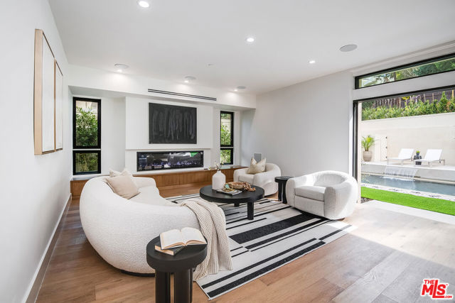 16226 Dickens Street, Encino CA: https://media.crmls.org/mediaz/3b182170-922f-4c0f-a4c2-8ba437d6f640.jpg